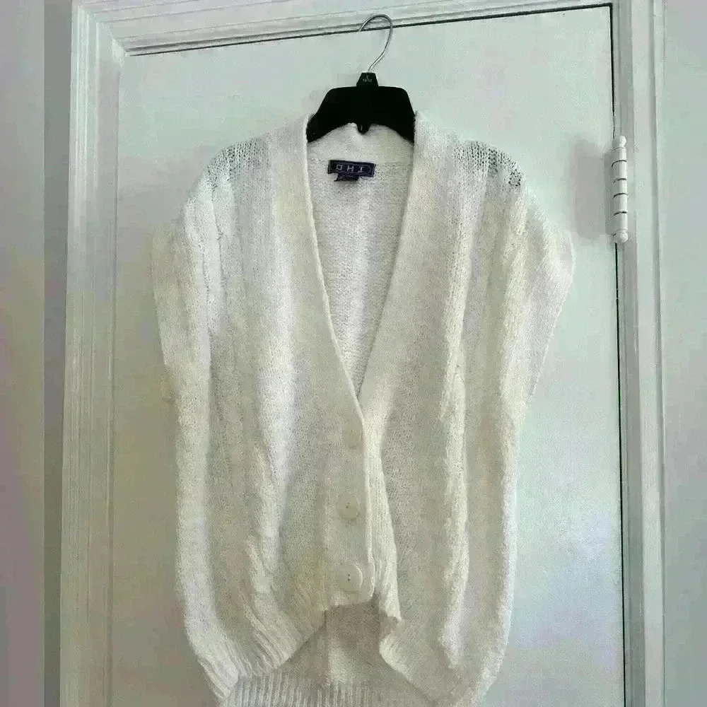 Cable knit cardigan. Chucky. Oversized. Boxy. Cap sleeve. Large button. Size M